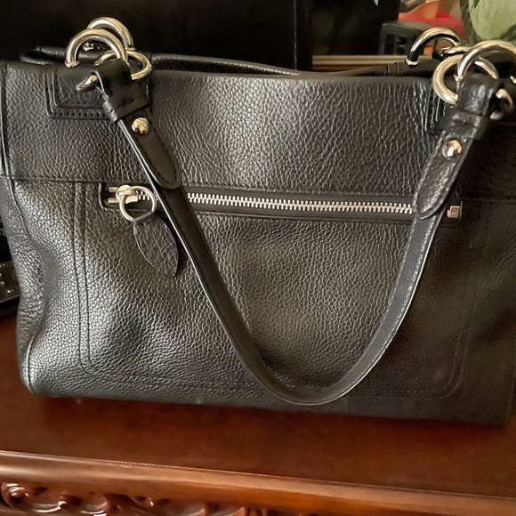 COACH Penelope Carryall 100% AUTHENTIC Color: Black
Leather handbag - Like New - Picture 3 of 16